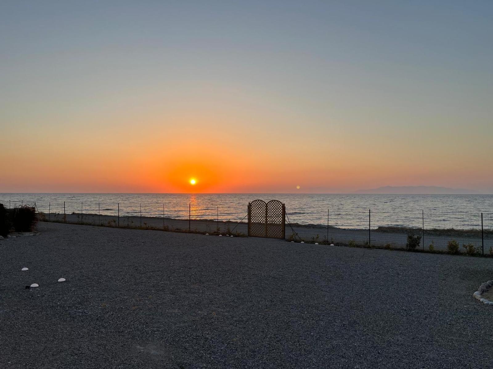 Lambou Beach Sunset Soroni Exterior foto