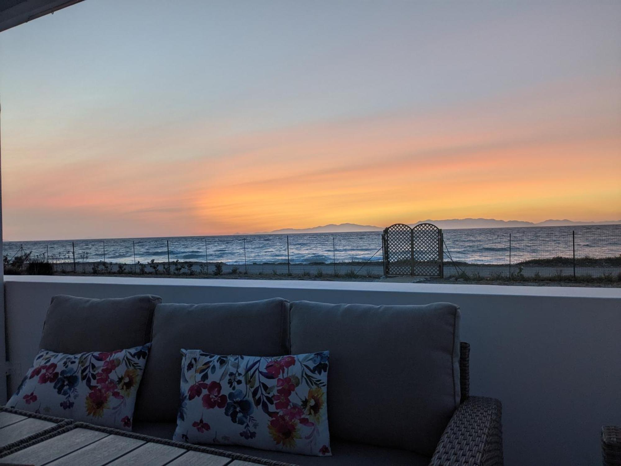 Lambou Beach Sunset Soroni Exterior foto